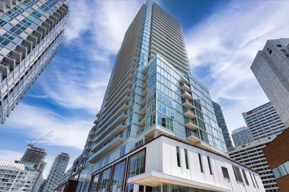 33 Helendale AVE #2704, Toronto C03, ON M4R 0A4
