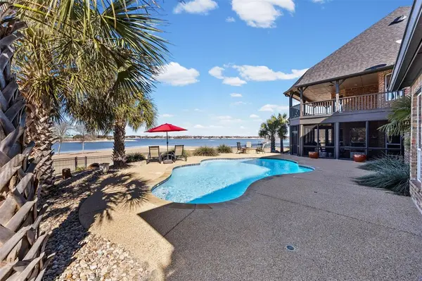 110 Eagle Point Drive, Waxahachie, TX 75165