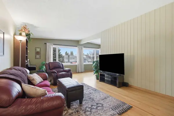 623 104 AVE SW, Calgary, AB T2W0A4