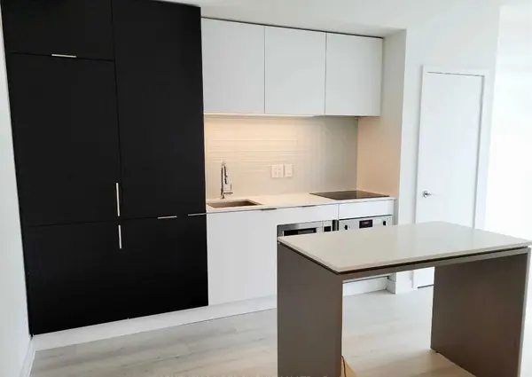 33 Helendale AVE #2704, Toronto C03, ON M4R 0A4