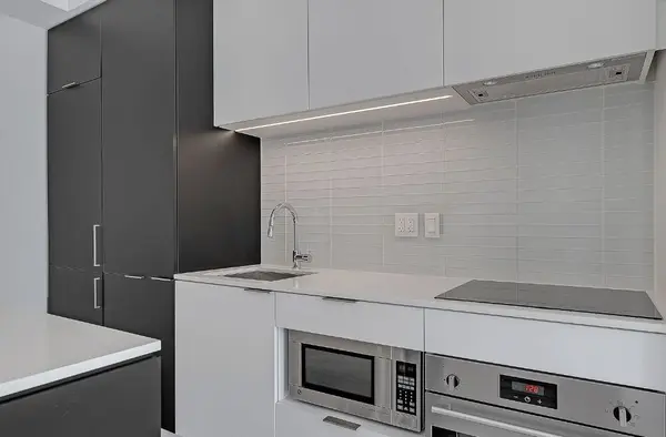 33 Helendale AVE #2704, Toronto C03, ON M4R 0A4