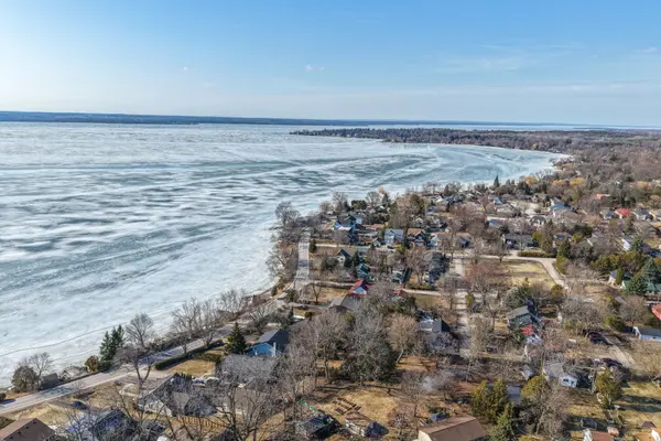 25 Highcastle AVE, Georgina, ON L4P 4B4