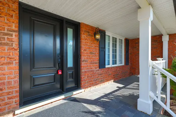 25 Highcastle AVE, Georgina, ON L4P 4B4