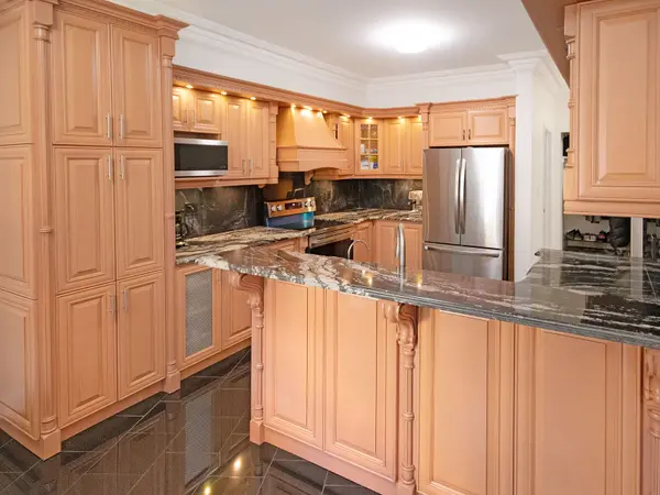 563 Mulock CT, Newmarket, ON L3Y 5H1