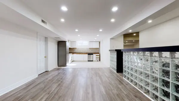 1 Ardmore CRES, Richmond Hill, ON L4B 2G7