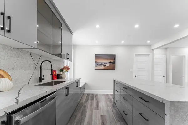 128 Premium WAY, Mississauga, ON L5B 1A2