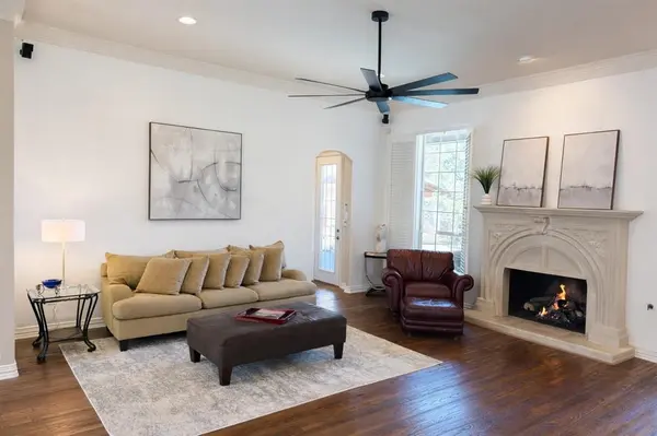 550 N Peytonville Avenue, Southlake, TX 76092