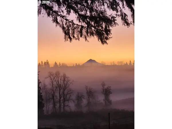 16351 S HATTAN RD, Oregon City, OR 97045