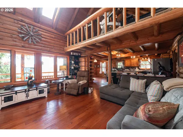 16351 S HATTAN RD, Oregon City, OR 97045