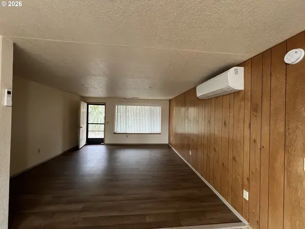 1804 NE TODD ST, Roseburg, OR 97470