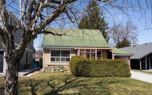 32 Broadleaf RD, Toronto C13, ON M3B 1C2