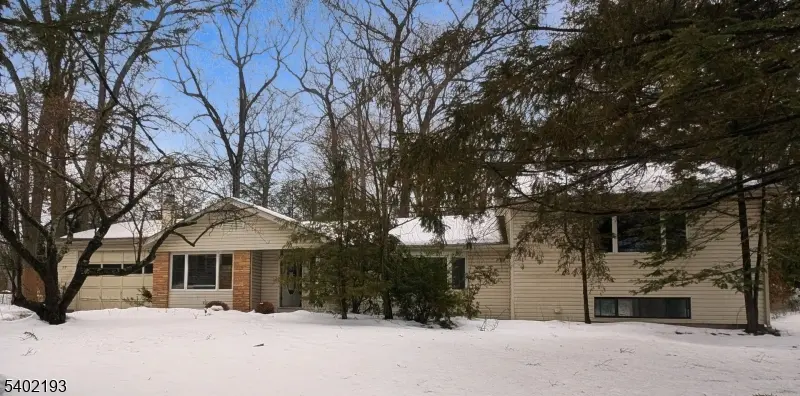 28 Deer Trail Lake Rd, Hardyston Twp., NJ 07460