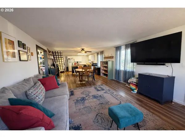 1203 OAK ST, Amity, OR 97101