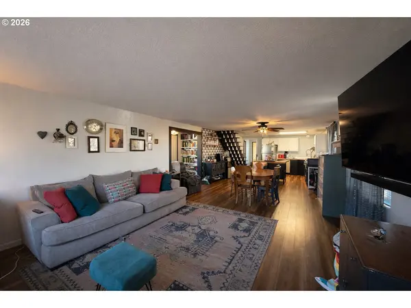 1203 OAK ST, Amity, OR 97101