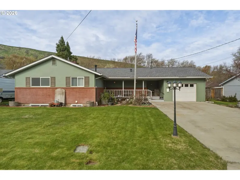 412 PARKVIEW ST, Milton Freewater, OR 97862
