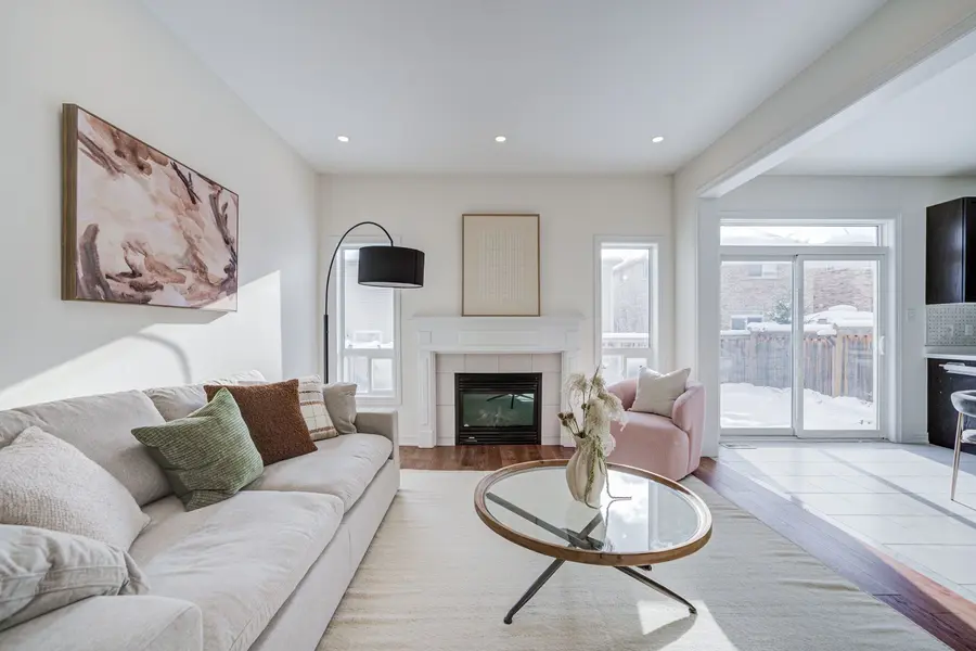 23 Grey Wing AVE, Georgina, ON L4P 0B7