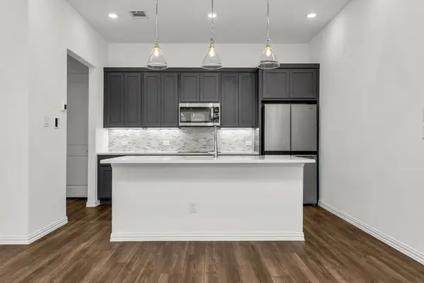 7572 Laburnam Road, Dallas, TX 75228