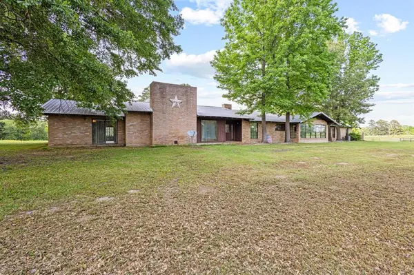 1203 County Road 3100, Clarksville, TX 75426