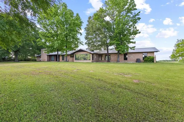 1203 County Road 3100, Clarksville, TX 75426