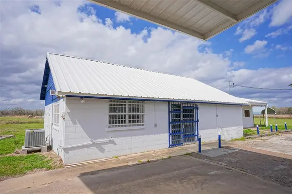 11833 Highway 90 N, Bedias, TX 77831