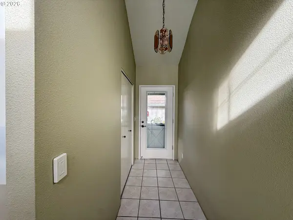 13775 SW Scholls Ferry RD SW #11, Beaverton, OR 97008