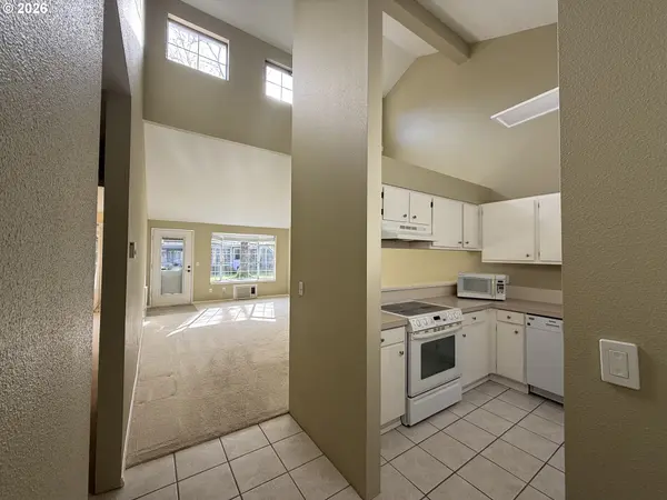 13775 SW Scholls Ferry RD SW #11, Beaverton, OR 97008