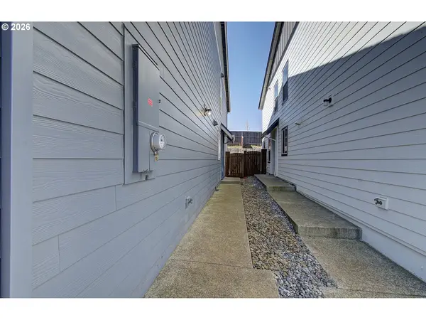 17402 NW 10TH PL, Ridgefield, WA 98642