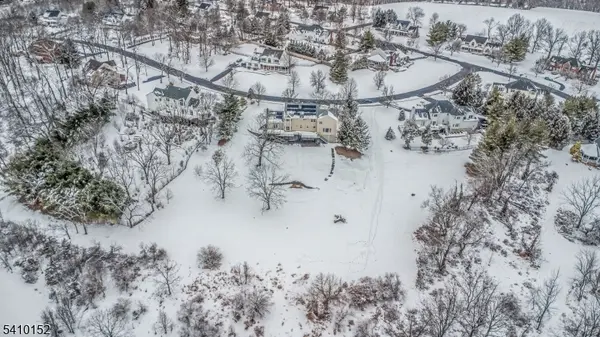 10 Red Robin Way, Raritan Twp., NJ 08822