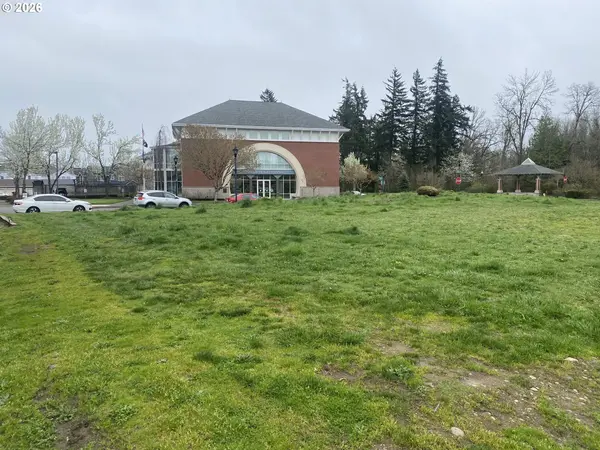 1305 NE VILLAGE ST, Fairview, OR 97024