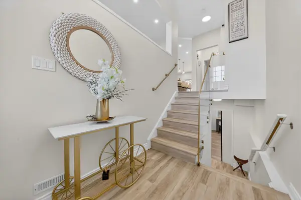 75 Fencerow DR, Whitby, ON L1R 3N2