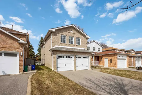 711 Cowan CIR, Pickering, ON L1W 3K6