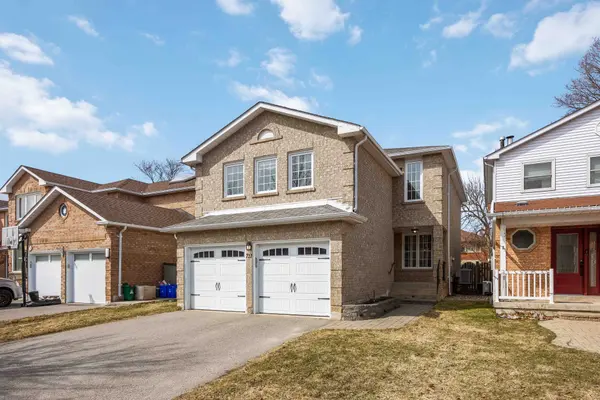 711 Cowan CIR, Pickering, ON L1W 3K6