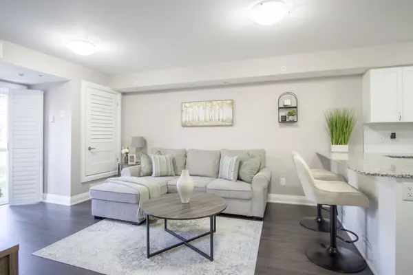 481 Rupert AVE #201, Whitchurch-stouffville, ON L4A 1Y7