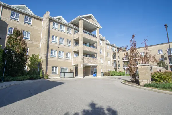 481 Rupert AVE #201, Whitchurch-stouffville, ON L4A 1Y7