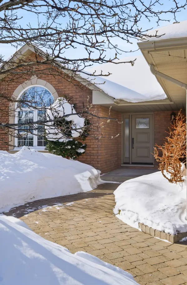 90 Pinnacle ST N, Brighton, ON K0K 1H0