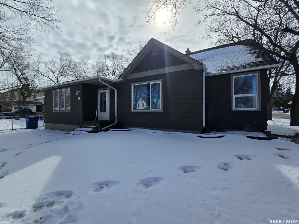 400 4th AVENUE E, Assiniboia, SK S0H 0B0