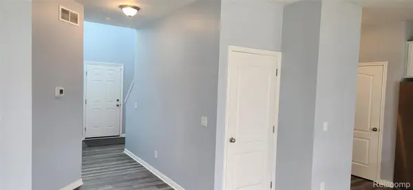 33307 BLUE SPRUCE DR, Sterling Heights, MI 48310