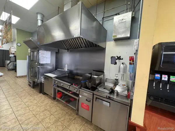 586 S Cedar ST, Imlay City, MI 48444