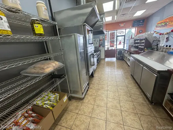 586 S Cedar ST, Imlay City, MI 48444