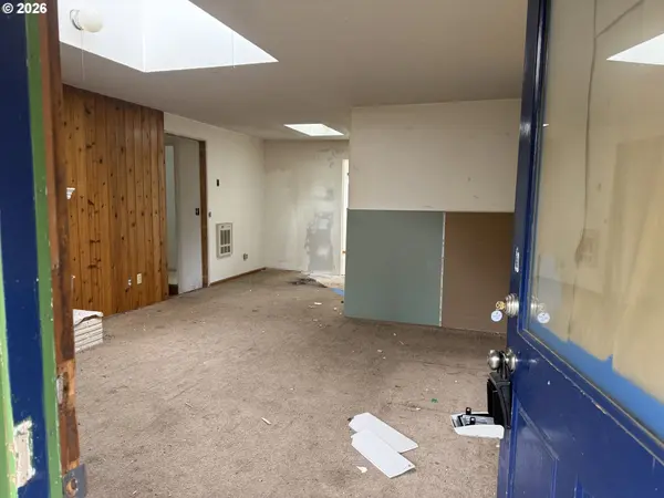 395 E 46TH AVE, Eugene, OR 97405