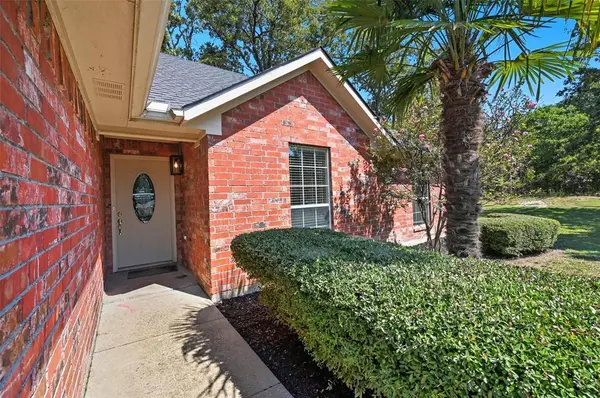 332 Comanche Trail, West Tawakoni, TX 75474