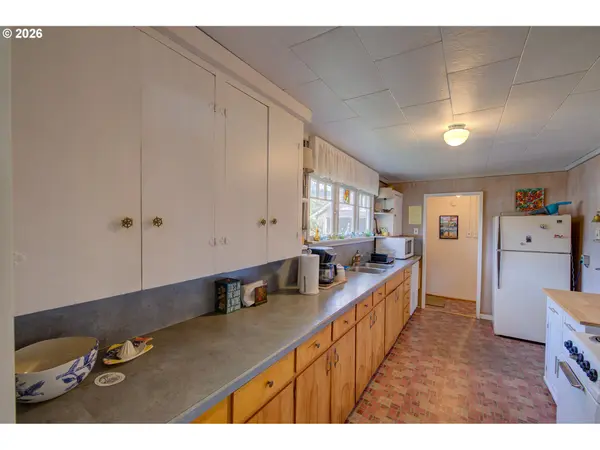 148 W JACKSON ST, Cannon Beach, OR 97110