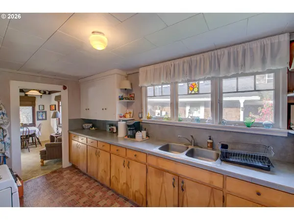 148 W JACKSON ST, Cannon Beach, OR 97110