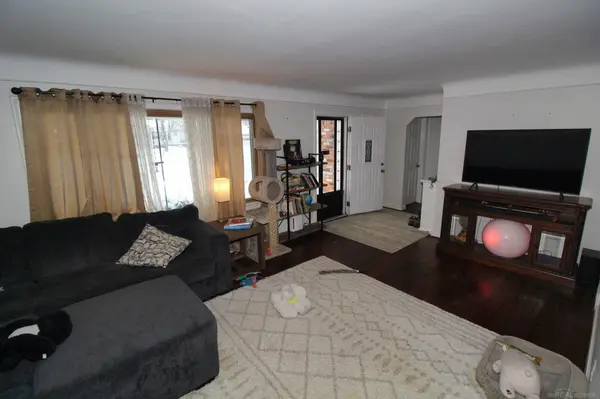 7821 Powers CT, Shelby Twp, MI 48317