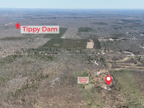 460 Seaman RD, Norman Twp, MI 49689