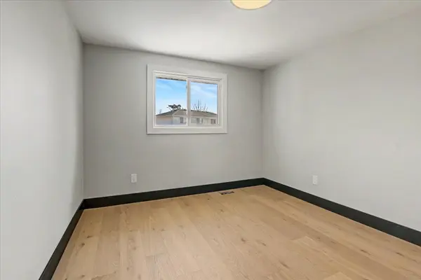 1281 Oxford ST, Oshawa, ON L1J 3W5