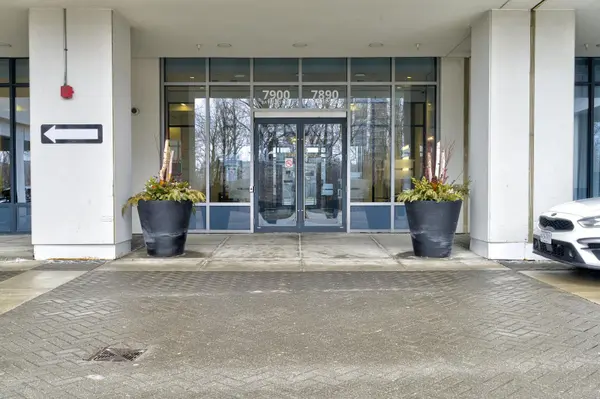 7900 Bathusrt ST #1119, Vaughan, ON L4J 0J9