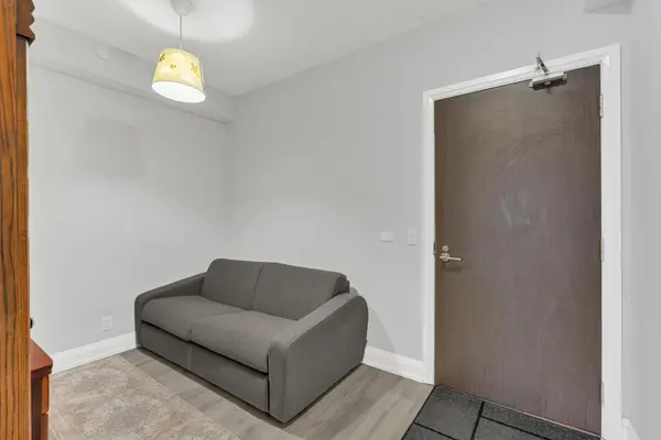 7900 Bathusrt ST #1119, Vaughan, ON L4J 0J9