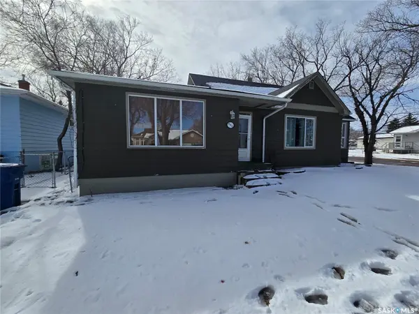 400 4th AVENUE E, Assiniboia, SK S0H 0B0