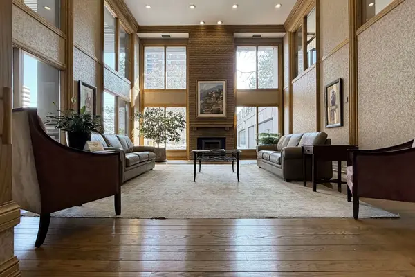 40 Richview RD #2009, Toronto W09, ON M9A 5C1